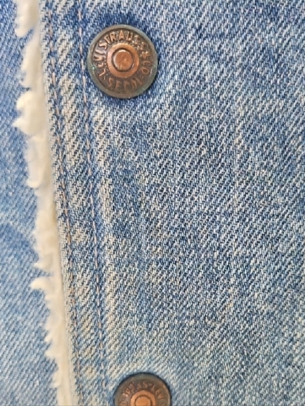 Vintage Levis Denim Sherpa-Lined Vest in Light Blue - Picture 4 of 5
